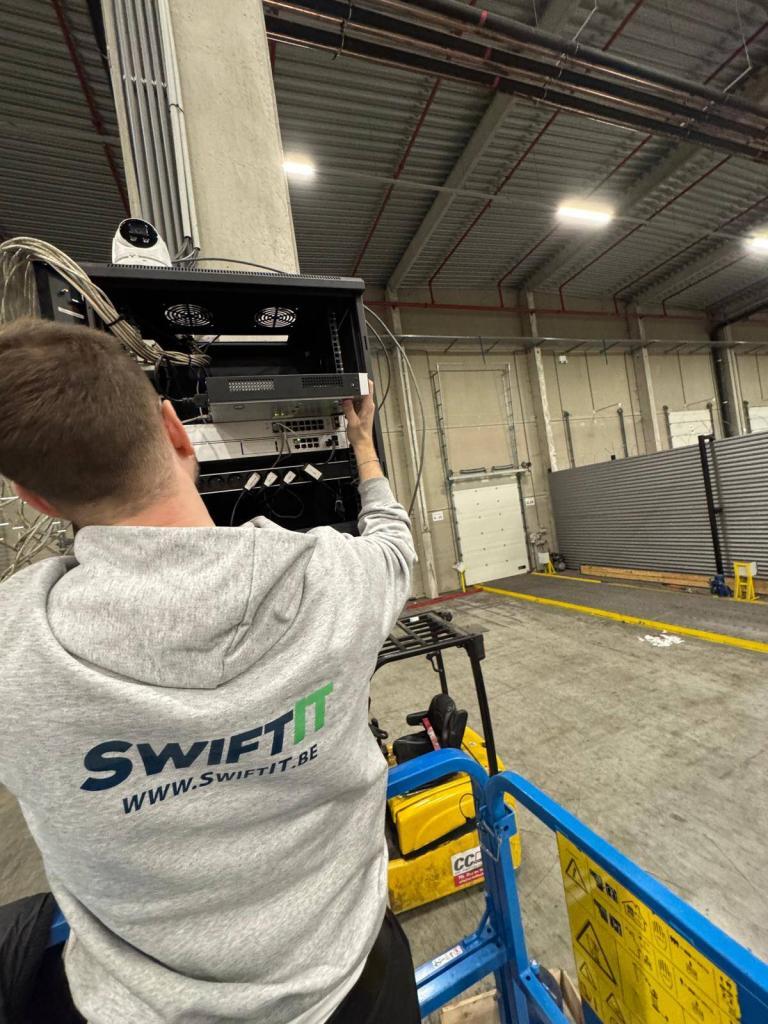 Swift IT Installeert Netwerk Kast Voor Transportbedrijf – IT diensten in Hasselt | Swift IT